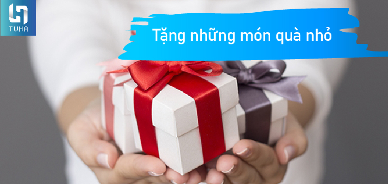 Tặng những món quà nhỏ